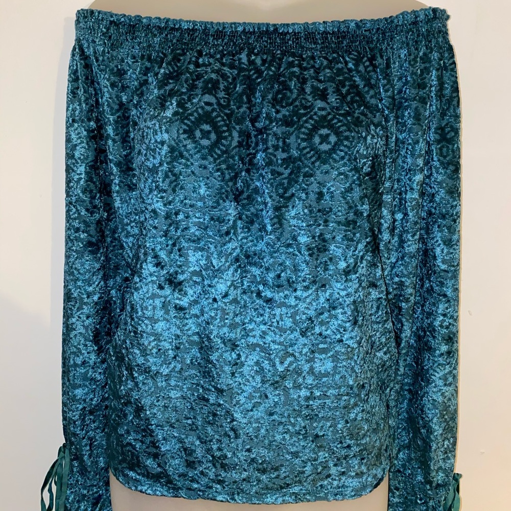 Off-the-shoulder Velvet Top